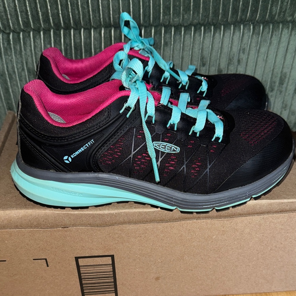 Keen Utility size 7 wide 7W comp toe Women's Black Teal Sneakers carbon fiber